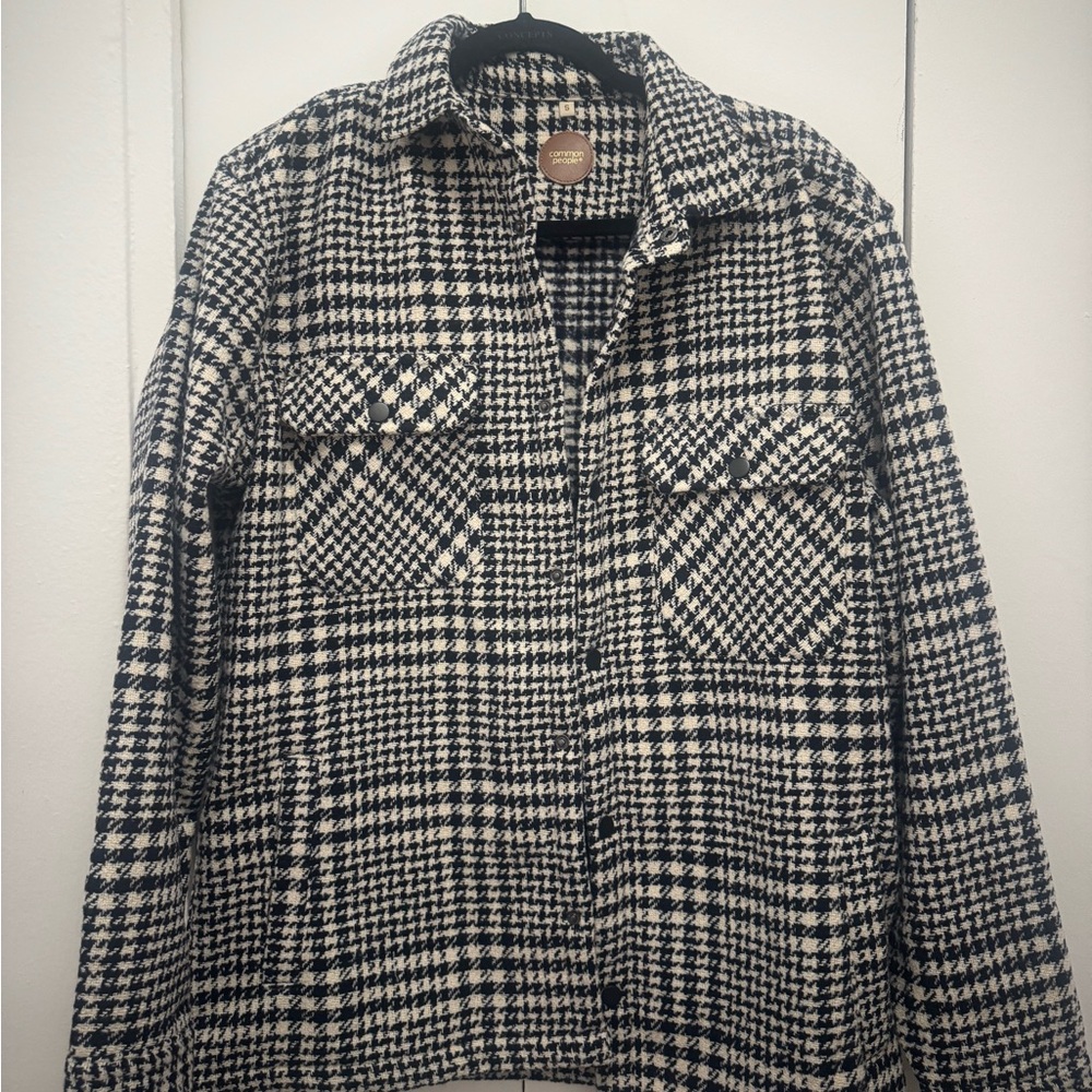 Chic Houndstooth Button-Up Jacket